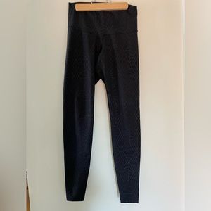 Old Navy black leggings geometric pattern - 26” inseam